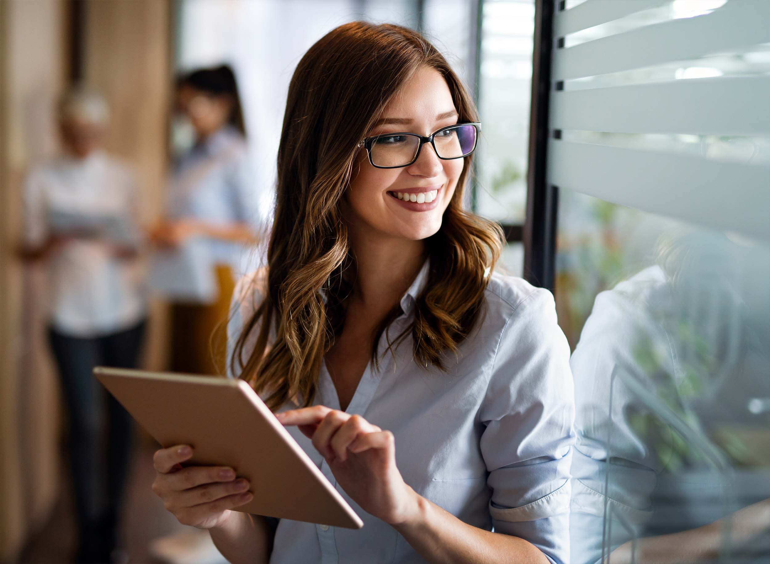 Young,Happy,Business,Woman,Working,With,Tablet,In,Corporate,Office